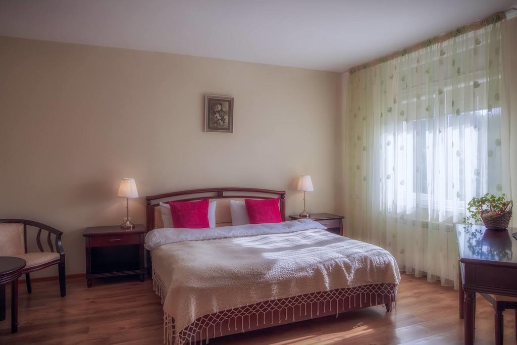 Pensiunea Boema Piatra Neamt Ngoại thất bức ảnh