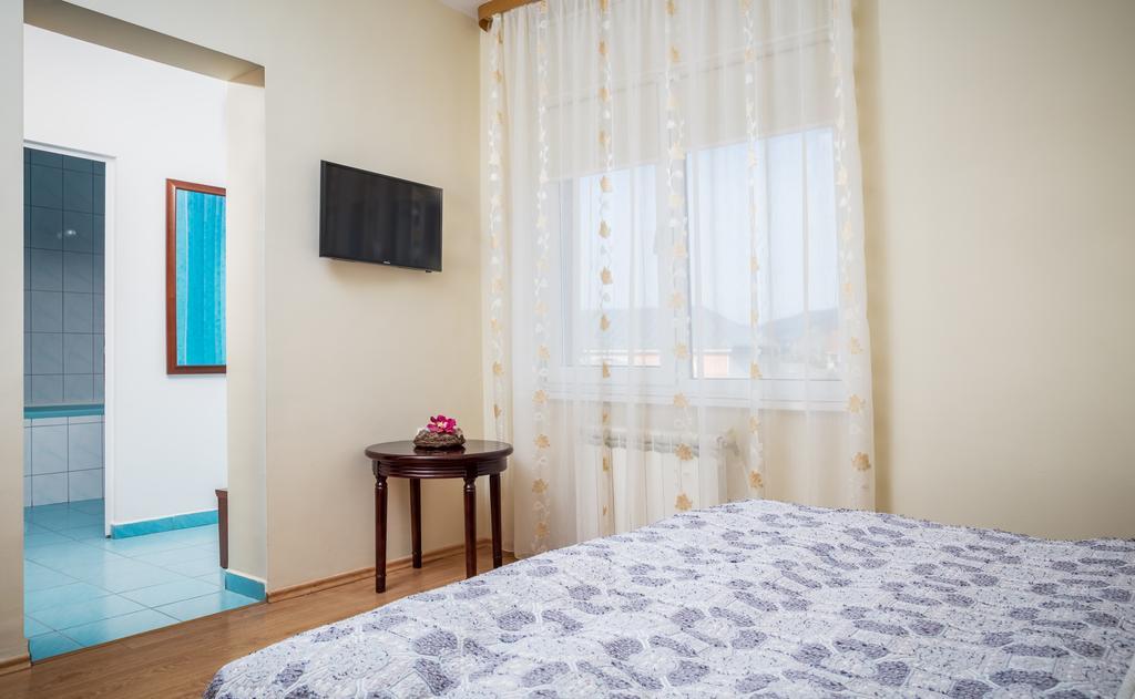 Pensiunea Boema Piatra Neamt Ngoại thất bức ảnh